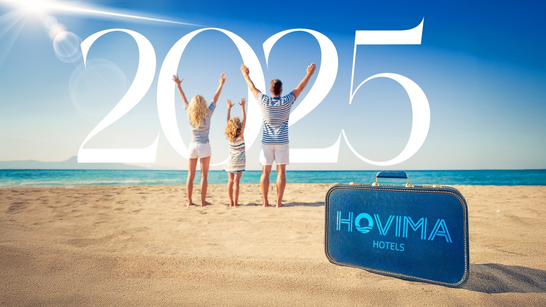 een koffer met hovima hotels erop staat op het strand