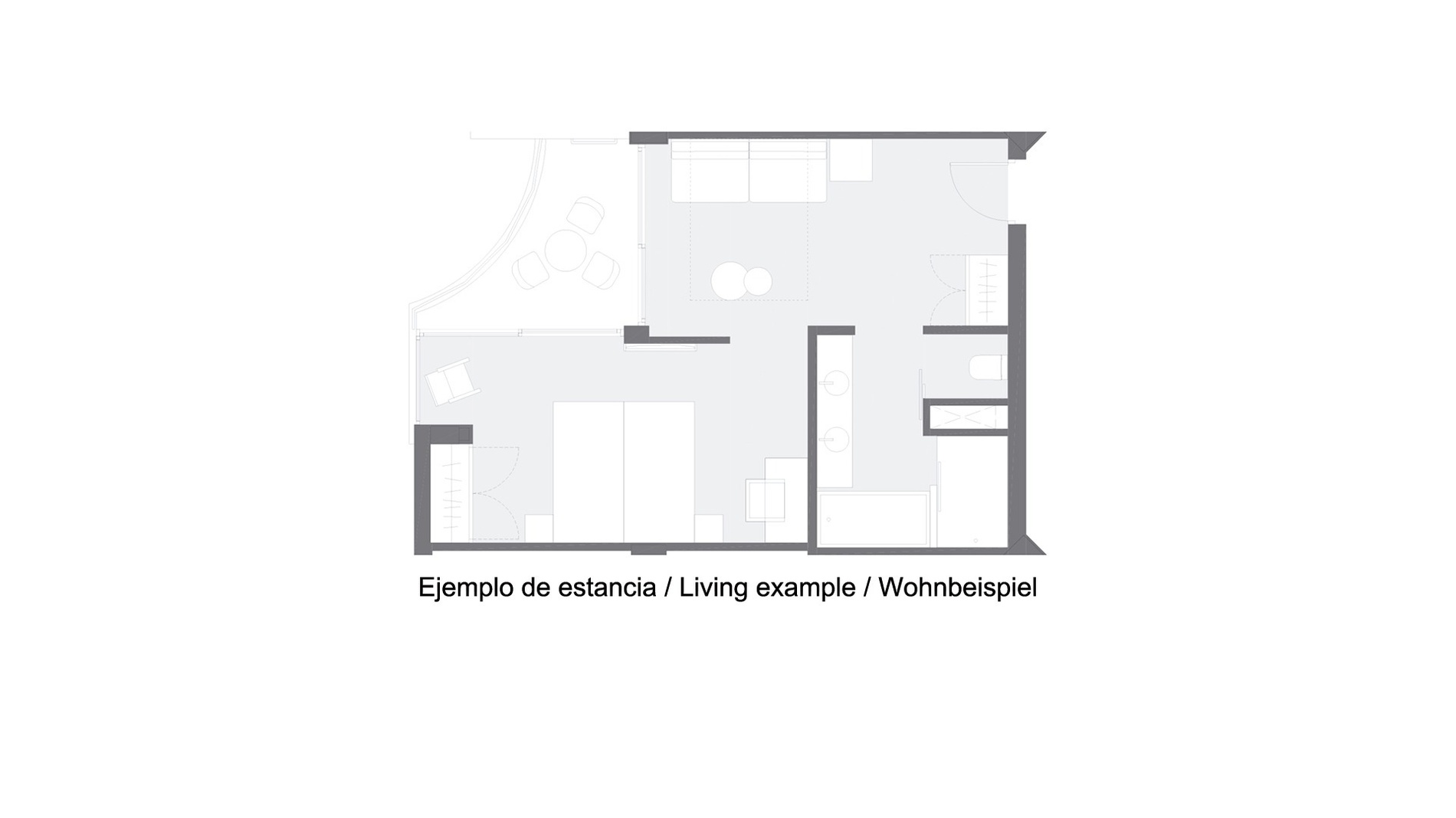 dos sillas y una mesa en un balcón con un árbol en el fondo