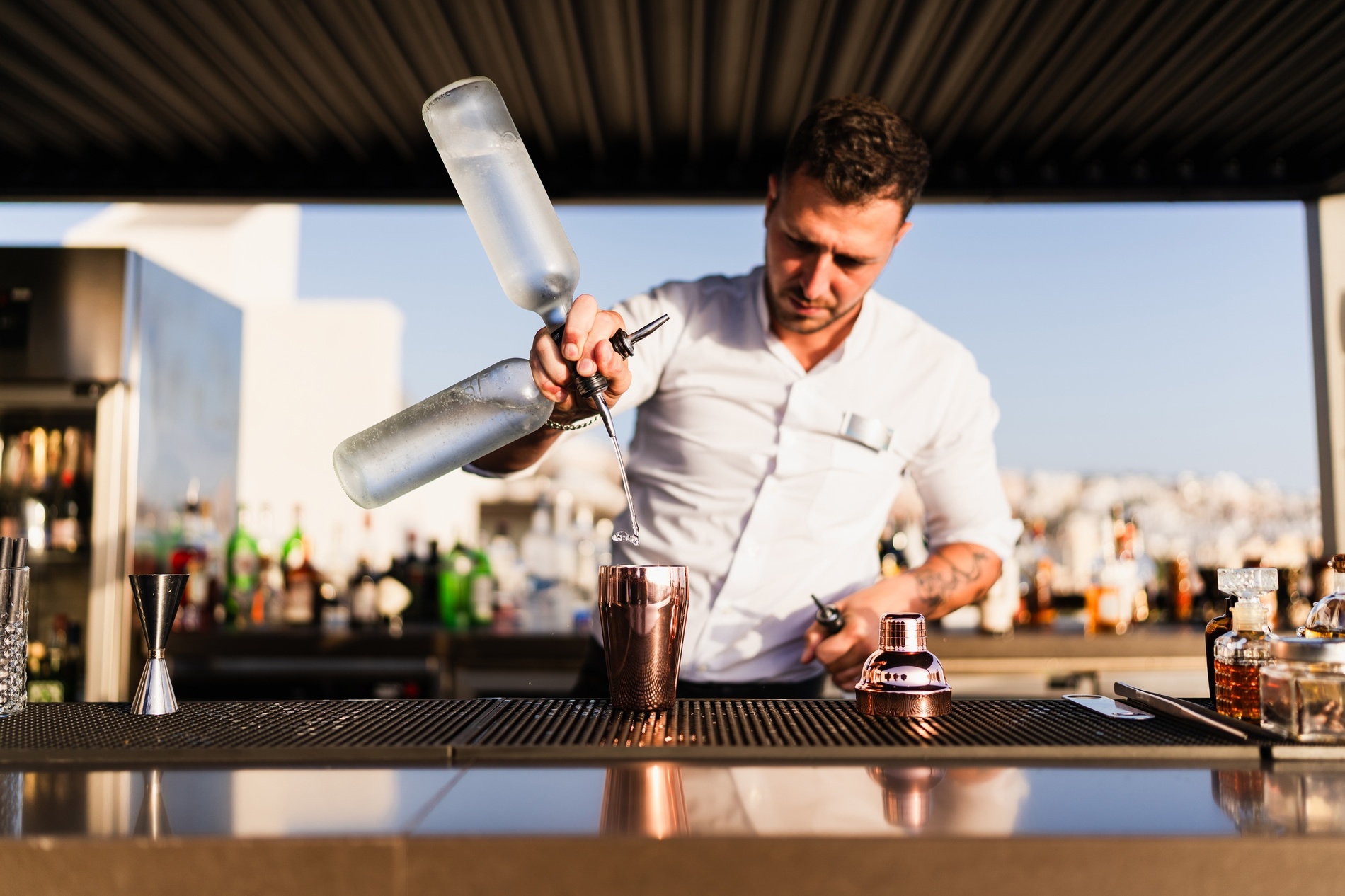 barman à cocktails