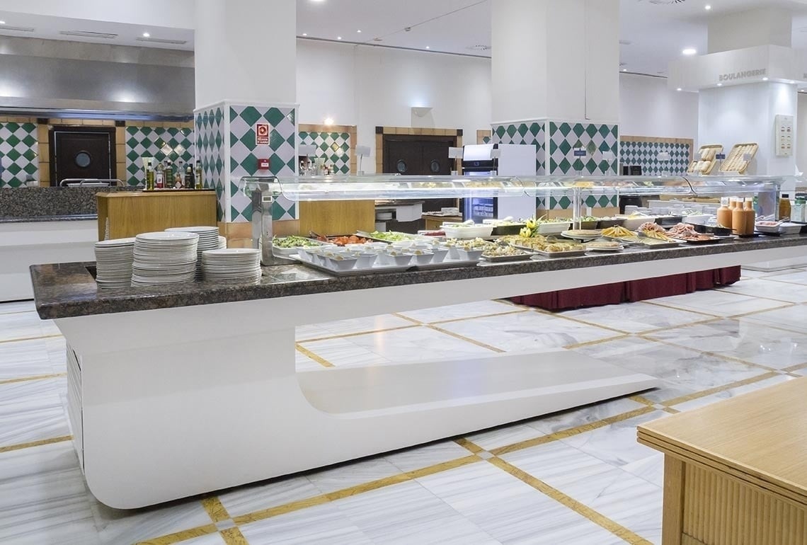 un buffet d' aliments i begudes a un hotel