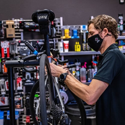 Fahrradreparatur-Service bei Impressive Zocos Lanzarote für aktive Gäste und Radfahrer