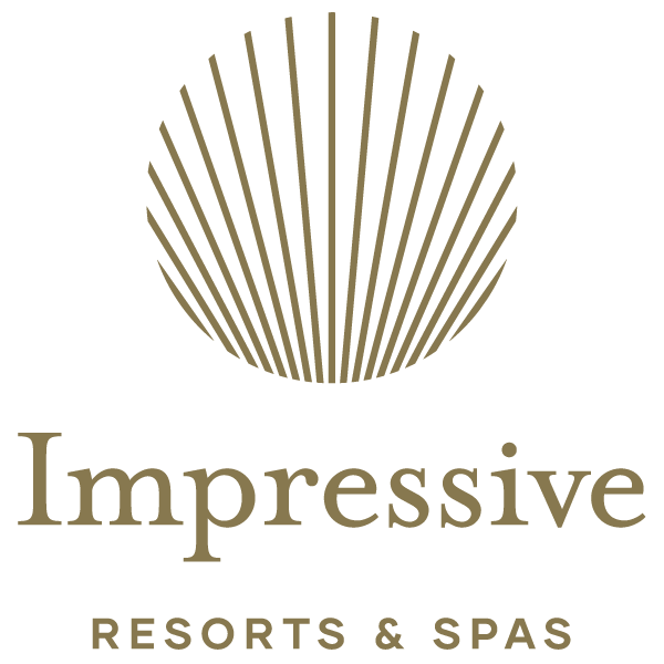 Logotipo oficial de Impressive Resorts & Spas, con diseño de concha dorada.