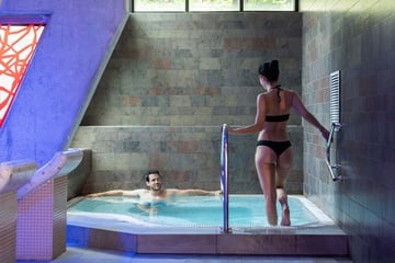 <small>Buchen Sie online auf unserer Website und erhalten Sie pro Person einen kostenlosen Eintritt ins Spa.</small>