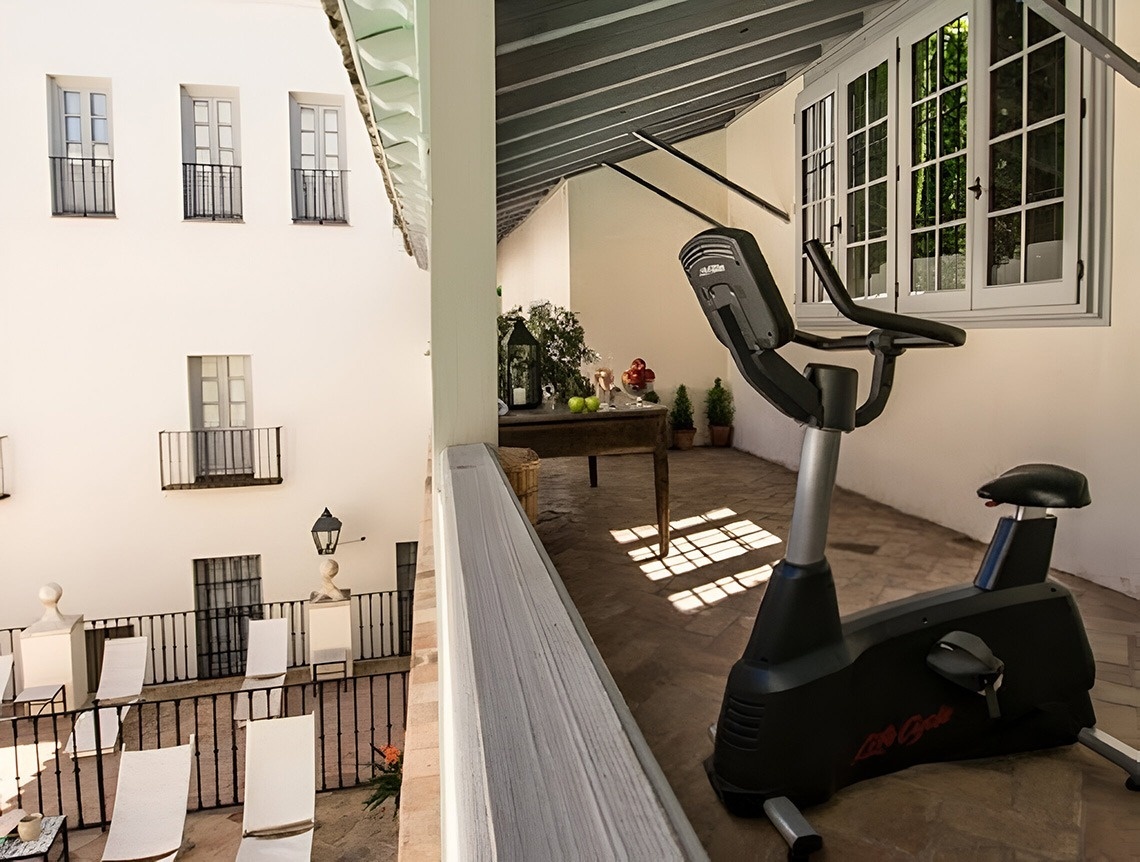 Bicicleta estática en terraza privada. Judería: Córdoba.