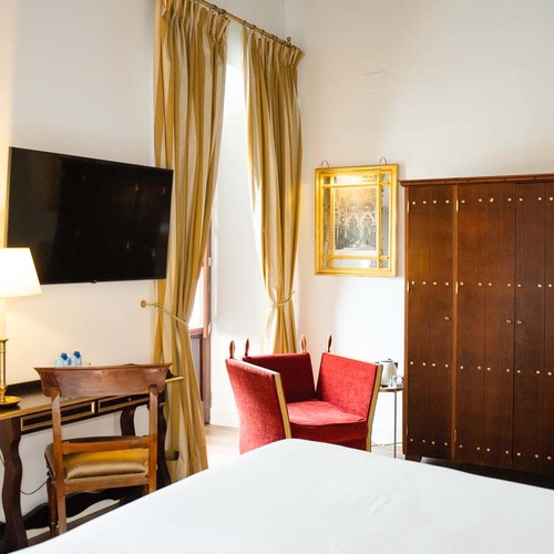 Charming hotel room in Juderia: Cordoba with TV, desk, and wardrobe.