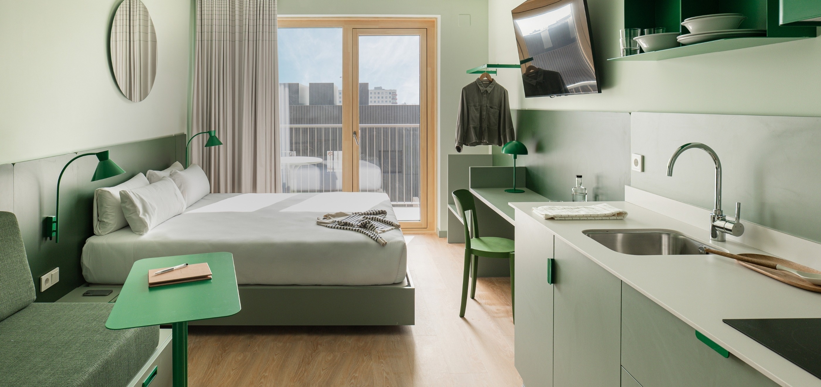 Estudio Queen con Balcón