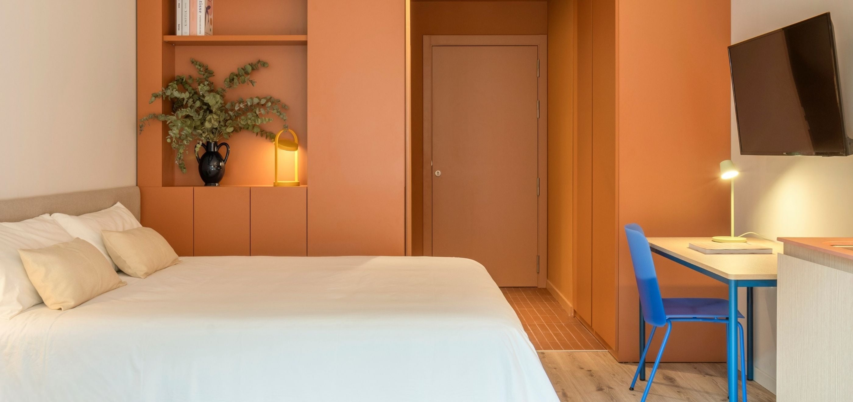 Queen Standard Studio