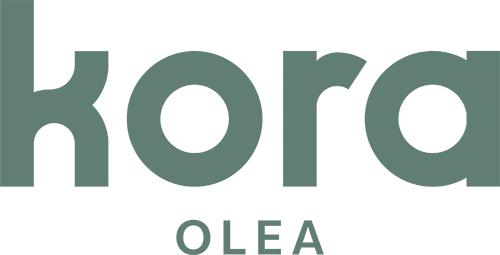 Kora Living: Olea, logo de hotel moderno y elegante en tonos verdosos.