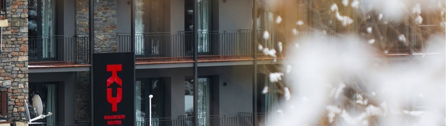 Ky mountain hostel Arinsal exterior