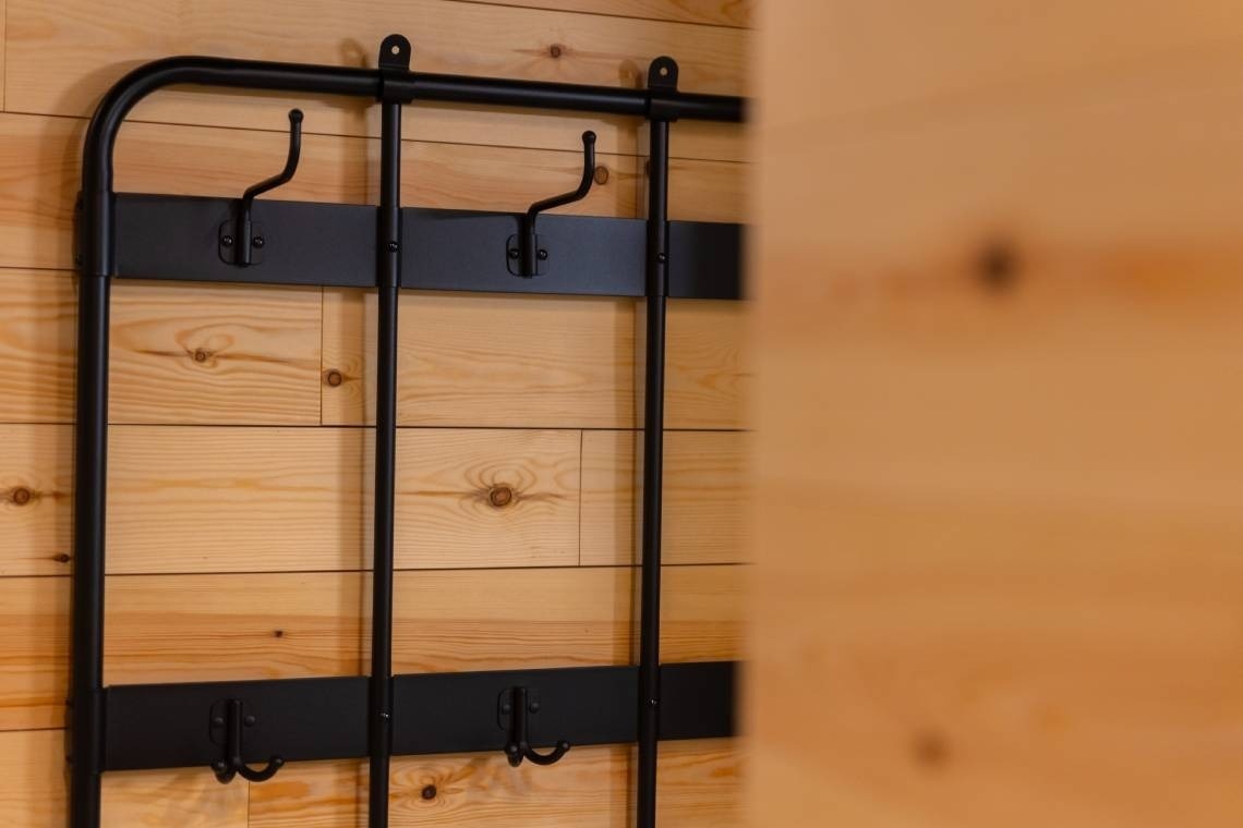 Cintre dans la chambre