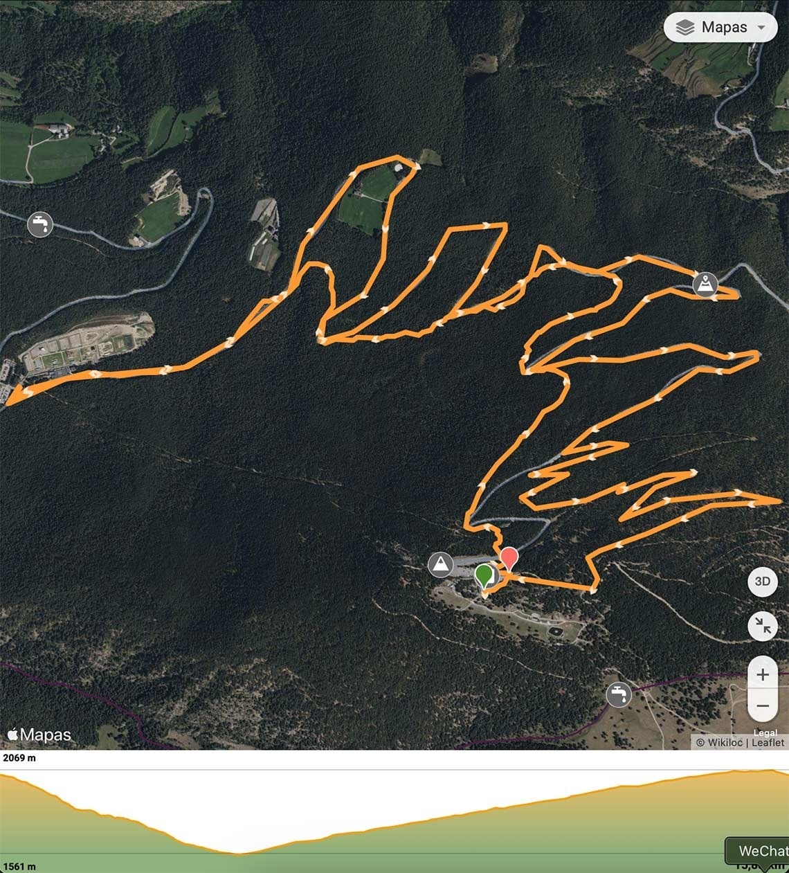 dues persones van a l' aire lliure a la montagna