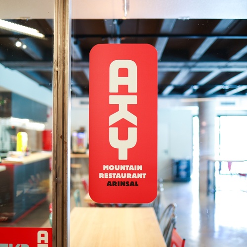 un restaurant de montagne a arinsal està a l' edifici