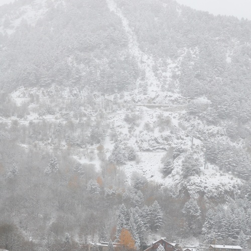 Vistas a Arinsal desde Ky Mountain Hostel