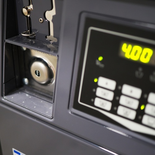 una lavadora amb el número 400 a la pantalla