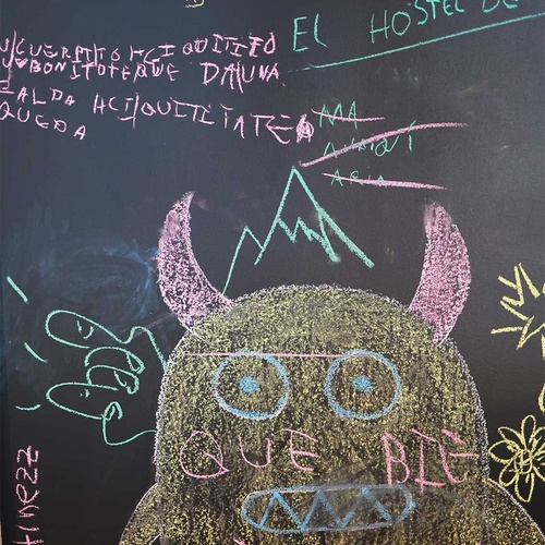 un dibuix de tió d' un monstre i la inscripció 