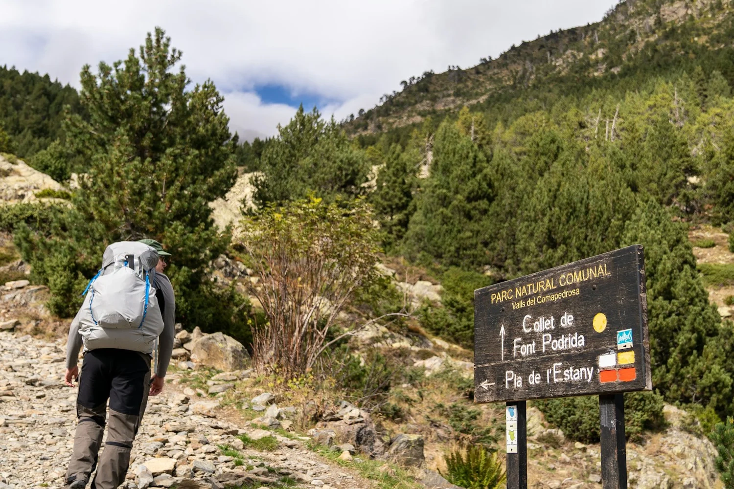 Home fent senderisme al Parc Natural del Comapedrosa