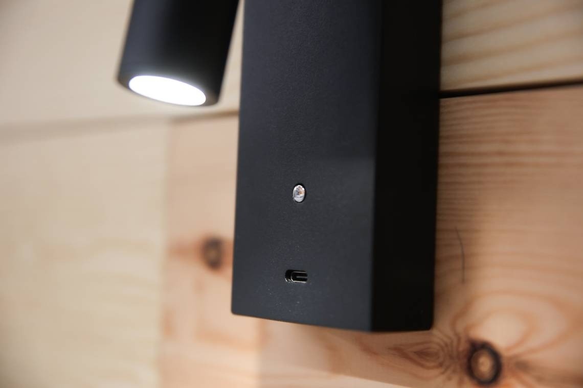 Détail du point lumineux sur les lits à l'auberge de jeunesse KY Mountain Hostel