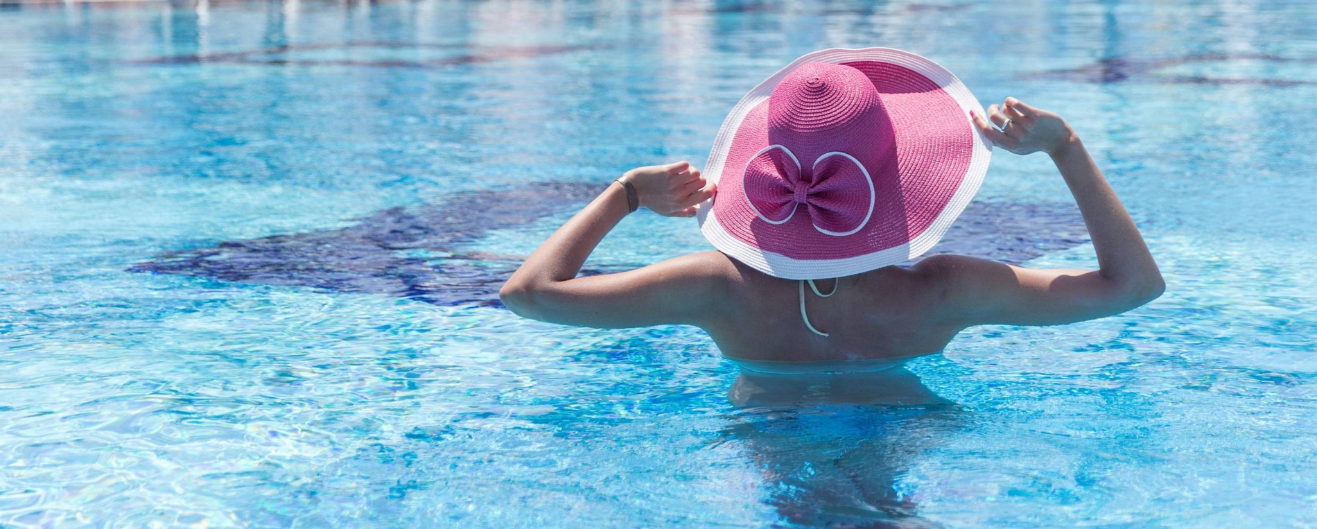 Relax by the pool at All inclusive | Hotel & Spa Entremares, Manga del Mar Menor.