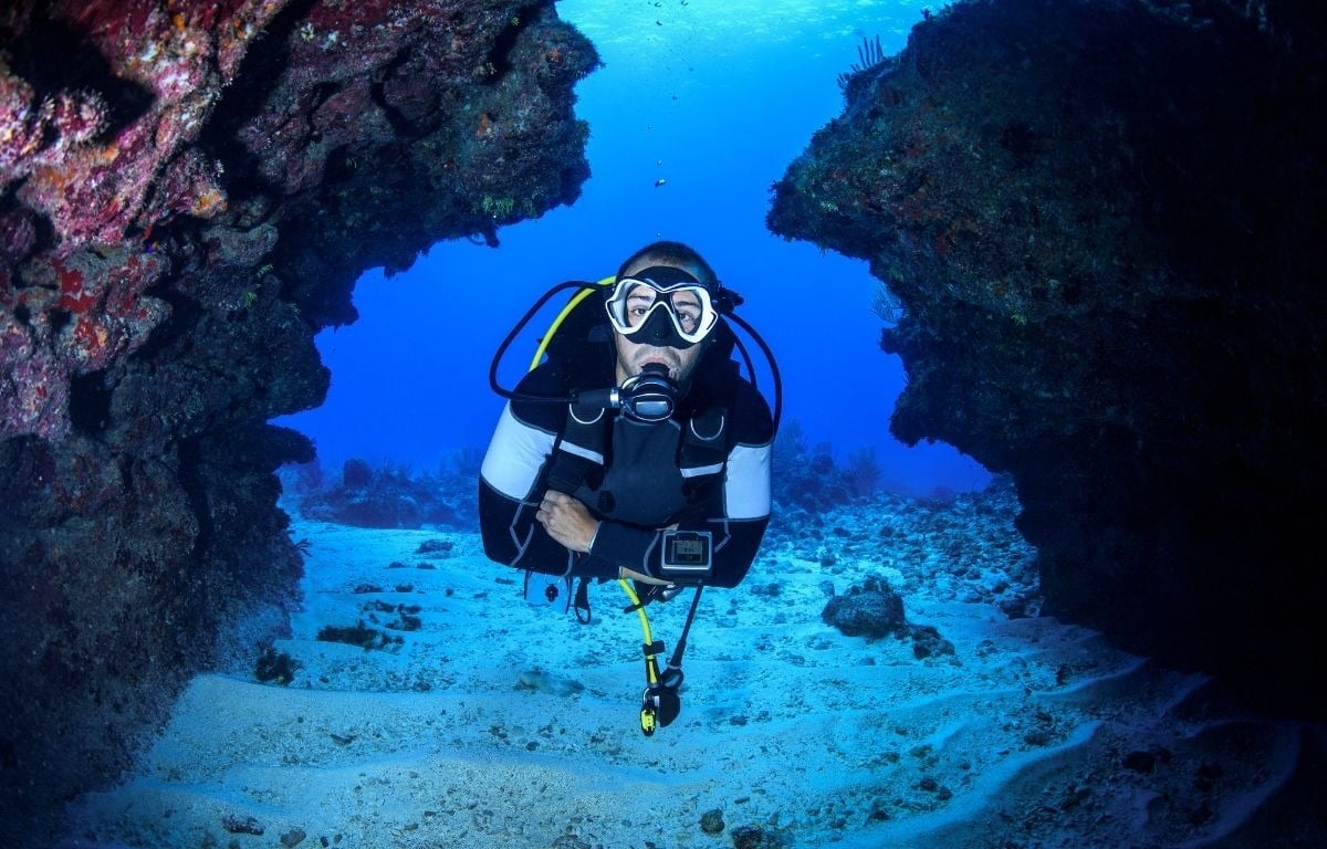 photo of a diver in los gigantes tenerife