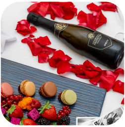 un groupe de jeunes joue au basket sur un terrain