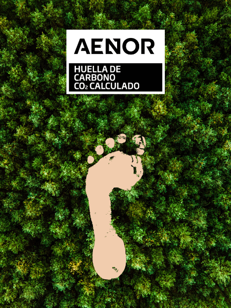 une empreinte humaine sur un fond de forêt avec le logo aenor au-dessus
