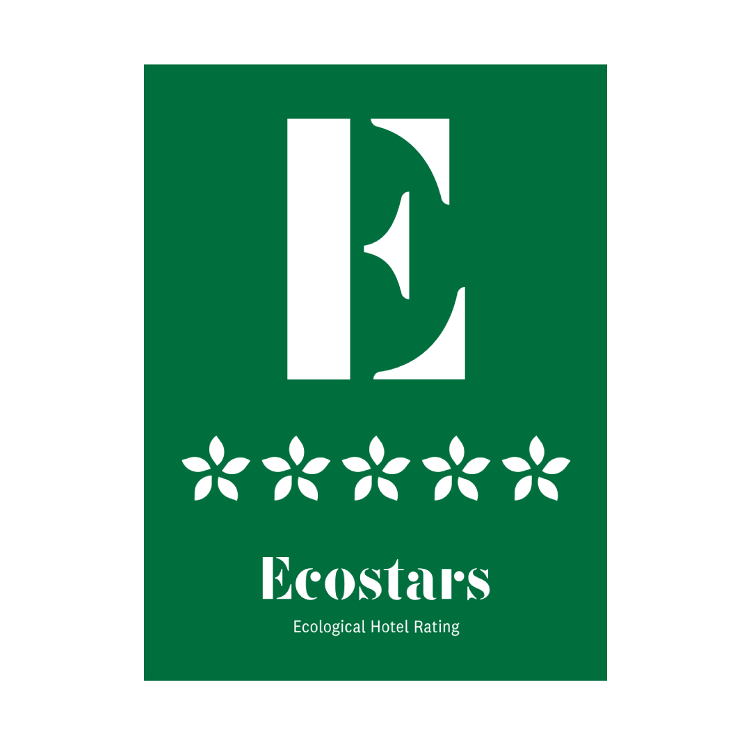 un logo vert avec une lettre e et des étoiles