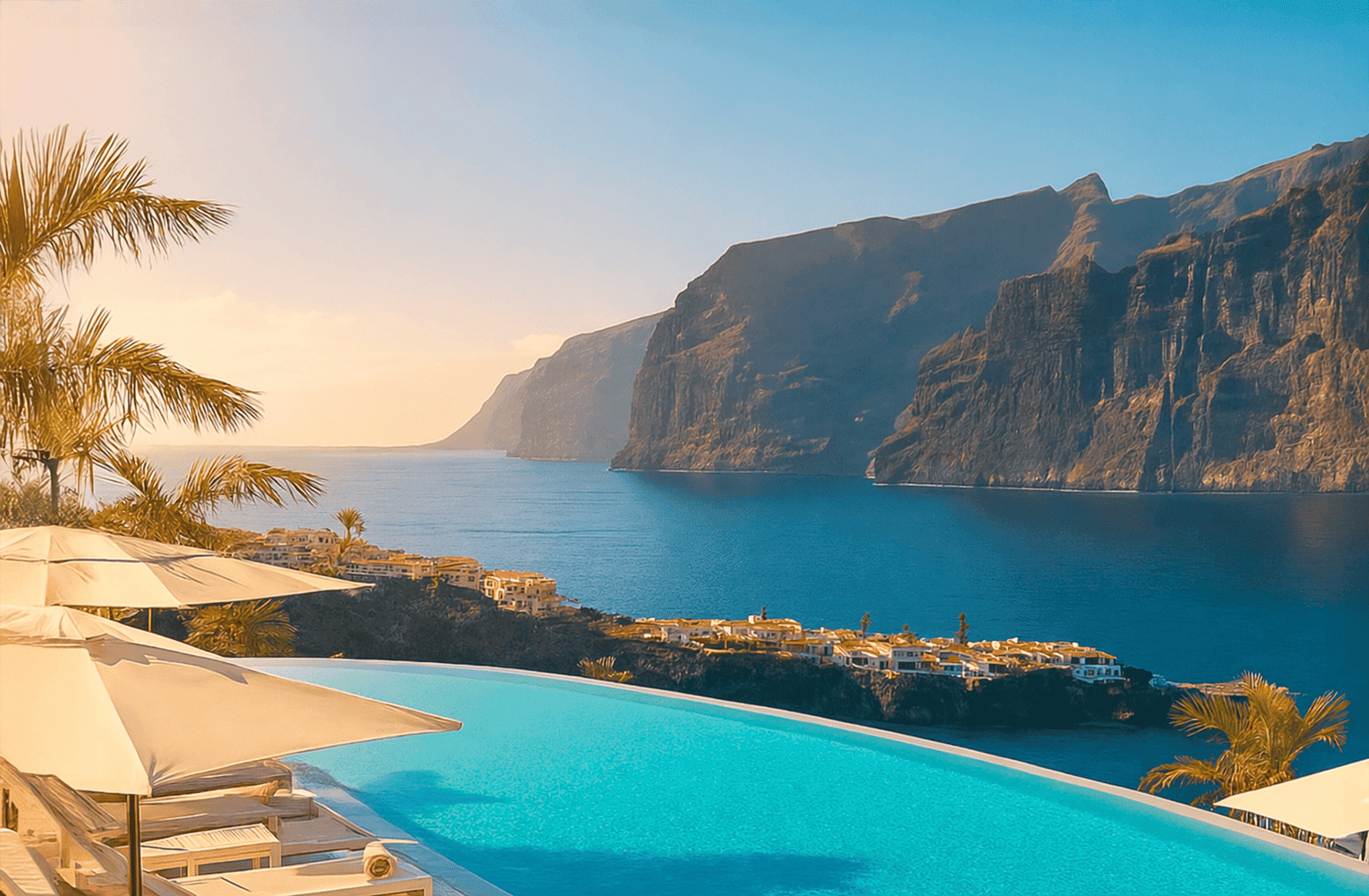 una mujer con un abrigo rojo y botones dorados está parada frente a una palmera .