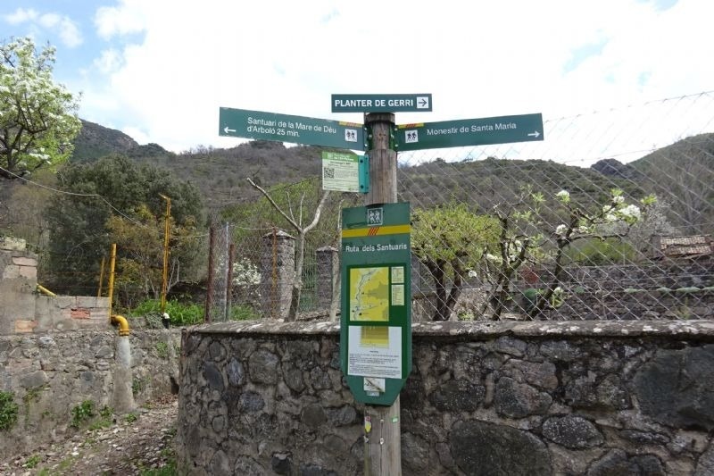un cartell a l' entorn que diu planter de gerri