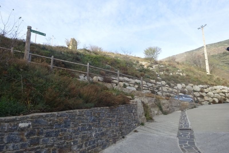 una carretera a la ladera de la montagna