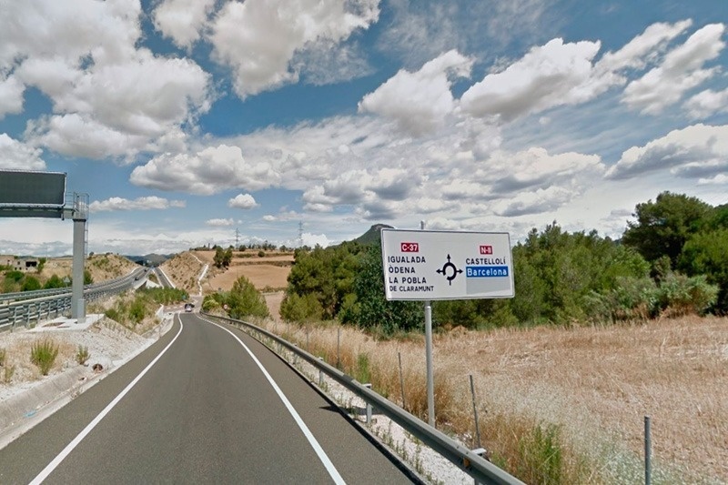 a sign on the side of a road that says castellbisi