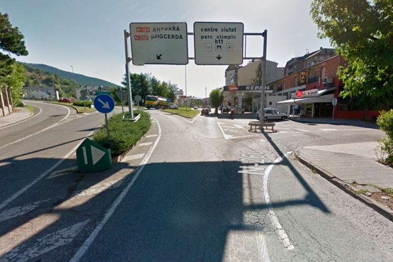 a street with a sign that says centre ciutat on it