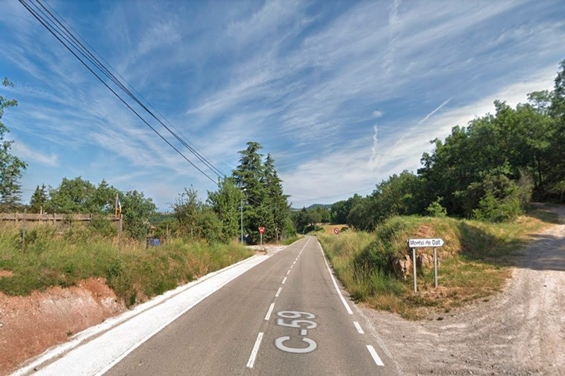 a road with the number c-59 on it