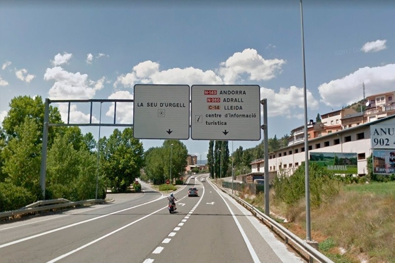 a sign on the side of a road that says andorra