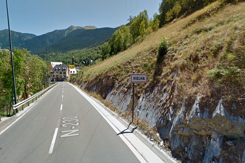 a sign on the side of a road says vielha