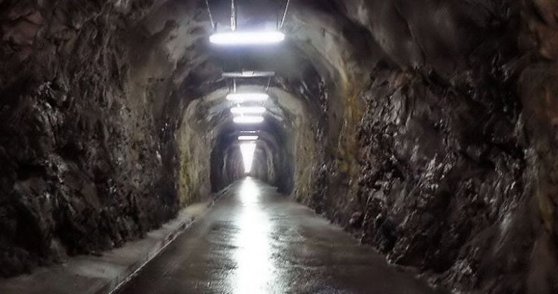 il y a une lumière au bout du tunnel .