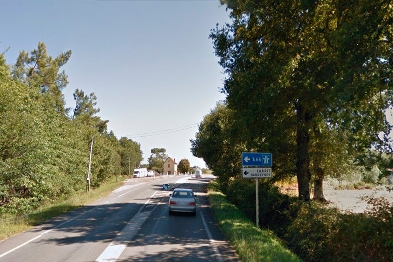 a sign on the side of a road that says a15
