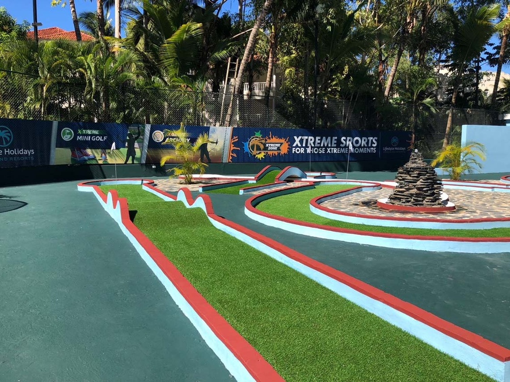 Mini golf at LHVC Resorts: Outdoor fun for XTREME moments.