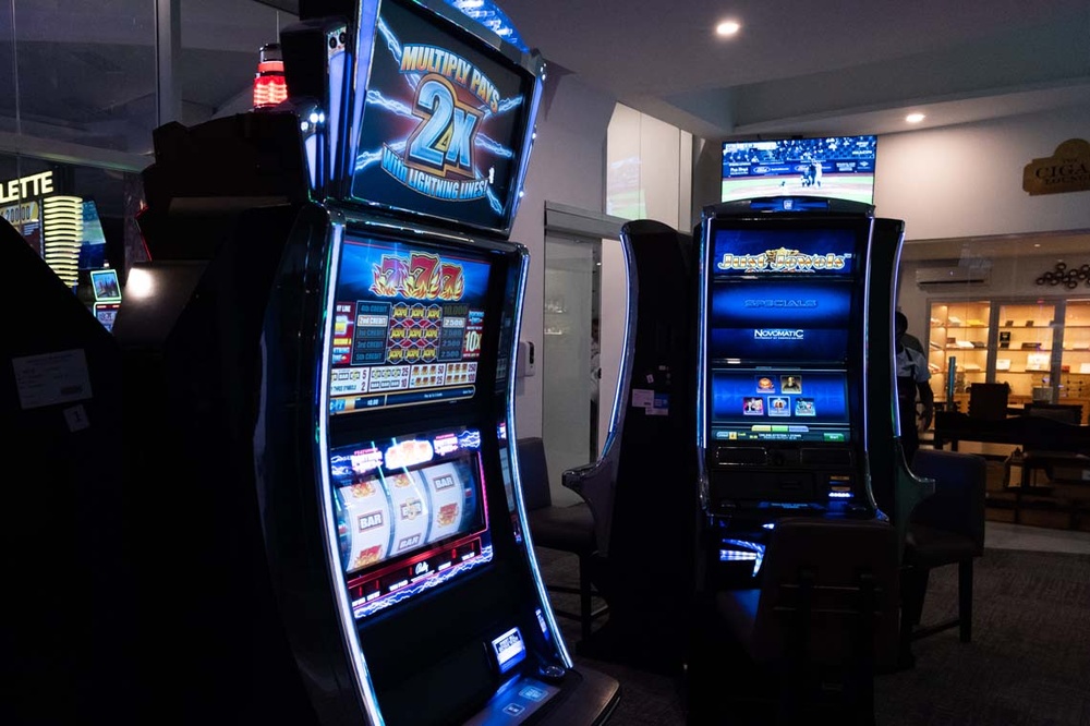 LHVC Resorts: Slot machines in the gaming lounge for entertainment.