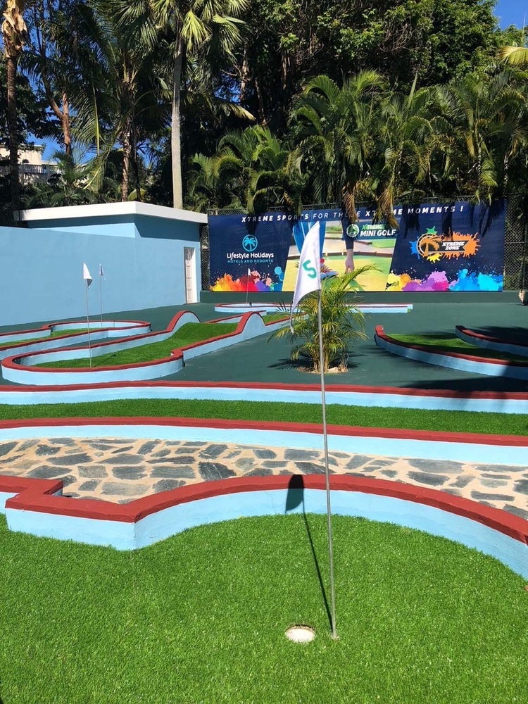 Mini golf at LHVC Resorts: extreme fun for unforgettable moments!
