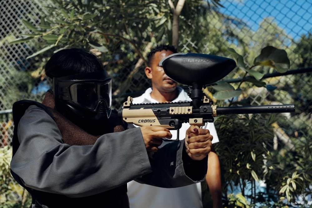 LHVC Resorts: Corpo - Adult and child paintball training, adventure experience.
