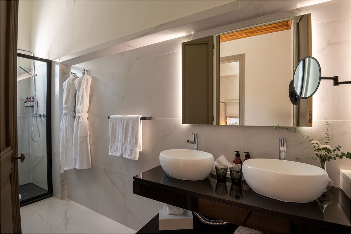 a bathroom with two sinks and a mirror