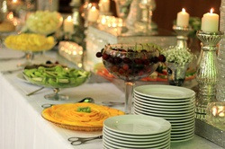 Bufé de frutas y postres para eventos corporativos Luna Corporativa. Decoración festiva.