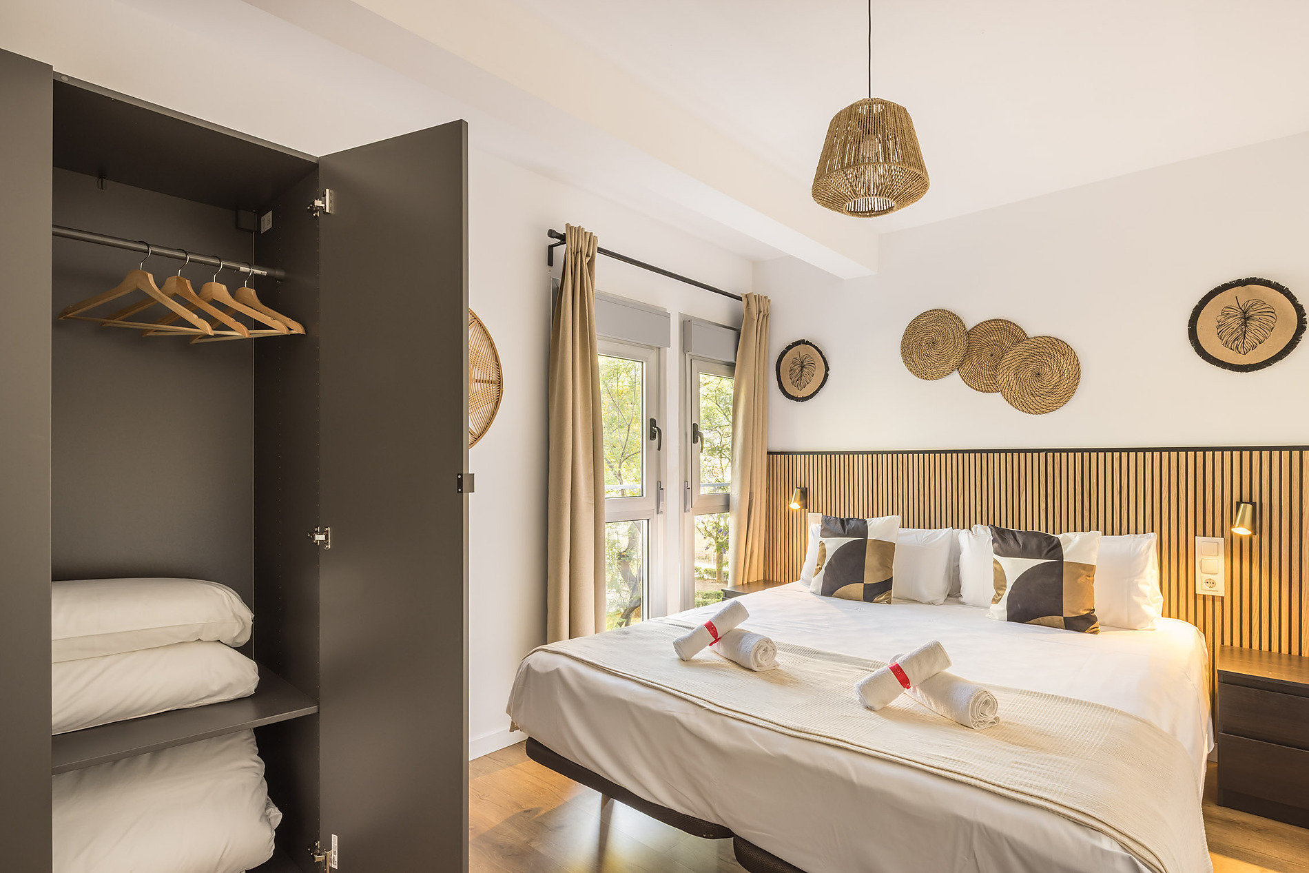 Cozy hotel bedroom with open wardrobe, bed, and window. Ideal Macflats: Ciudad de las ciencias accommodation.