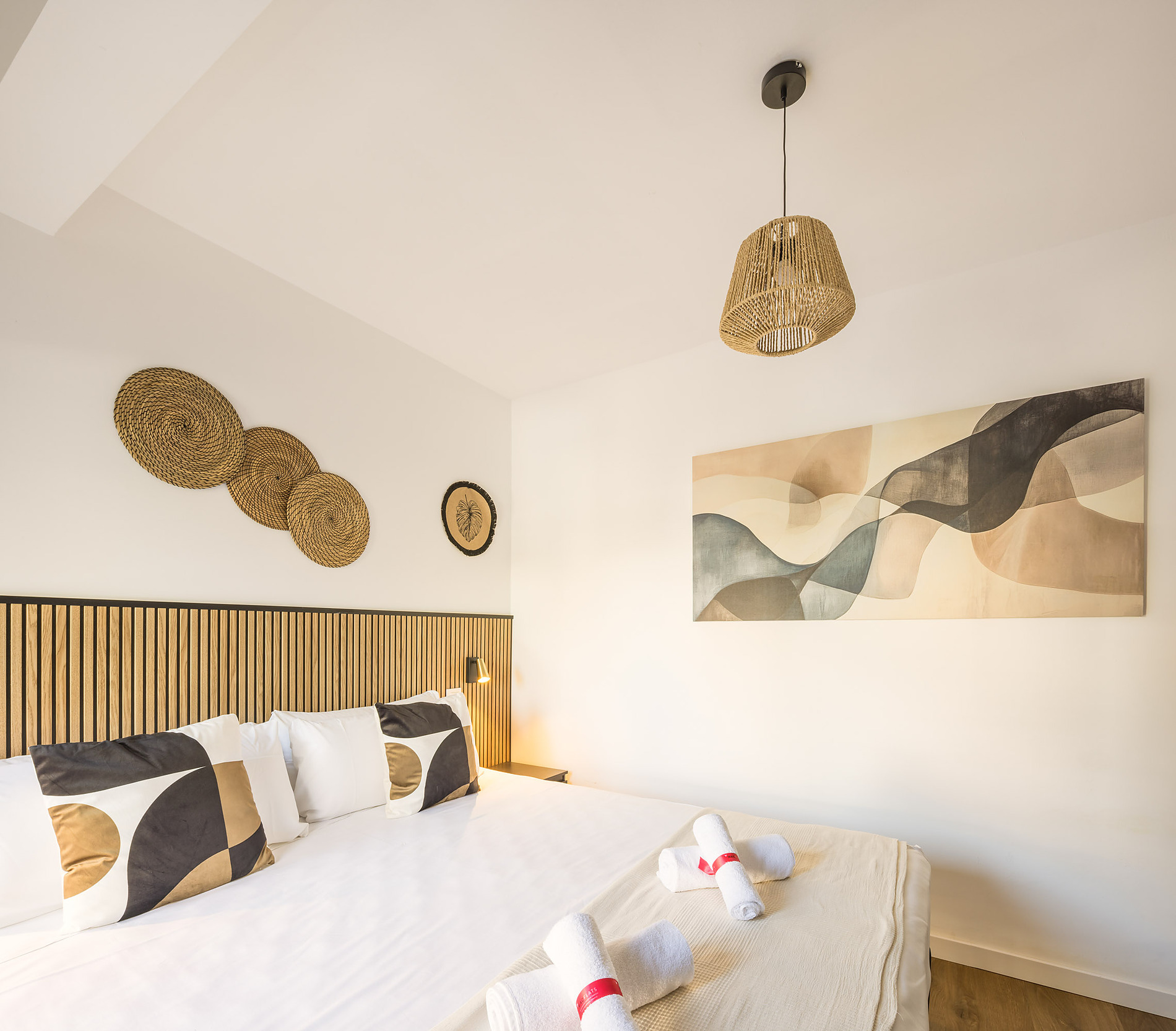 Stylish hotel bedroom with contemporary art and bamboo headboard. Macflats: Ciudad de las ciencias.
