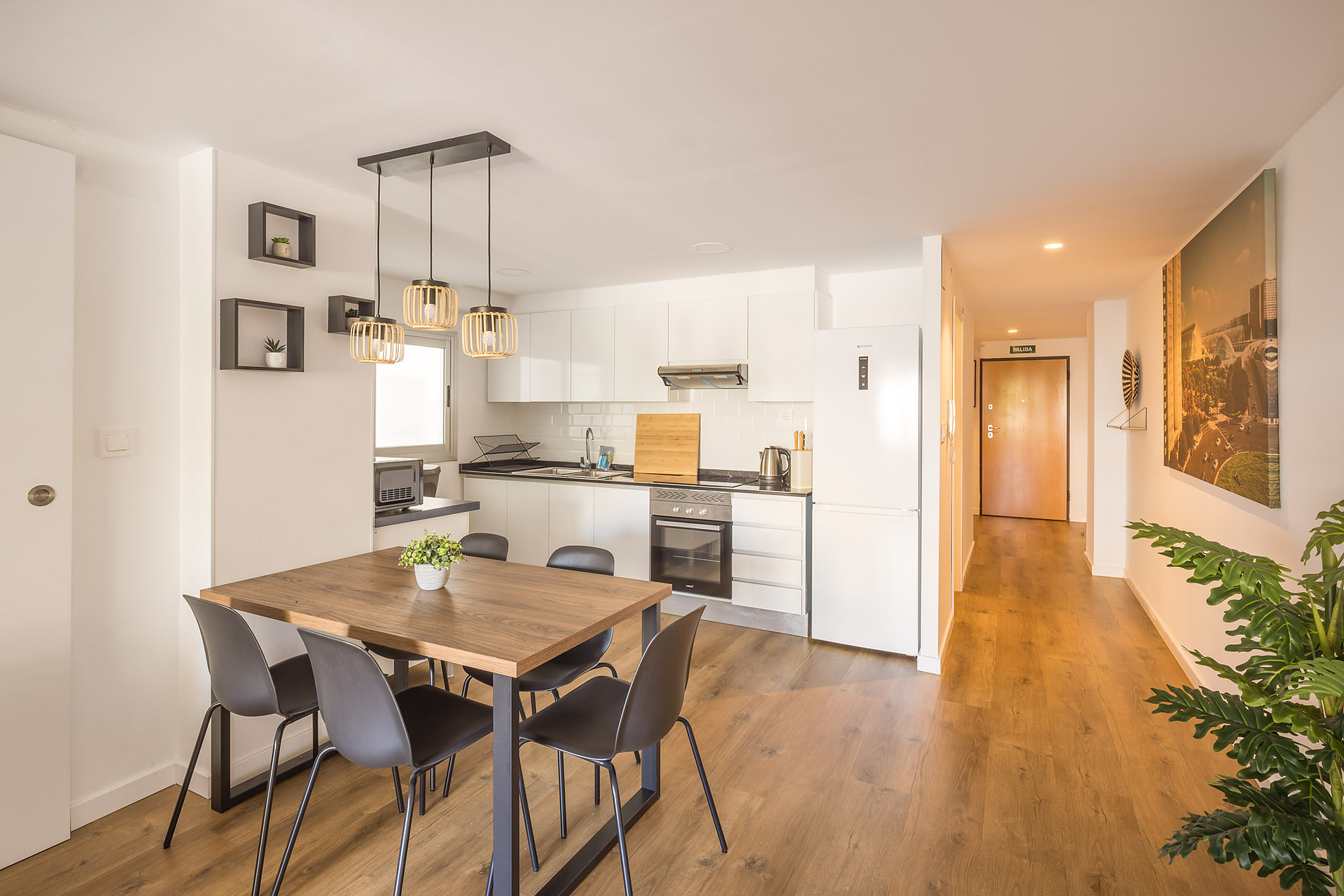 Modern hotel dining area with kitchen, table, and chairs. Macflats: Ciudad de las ciencias