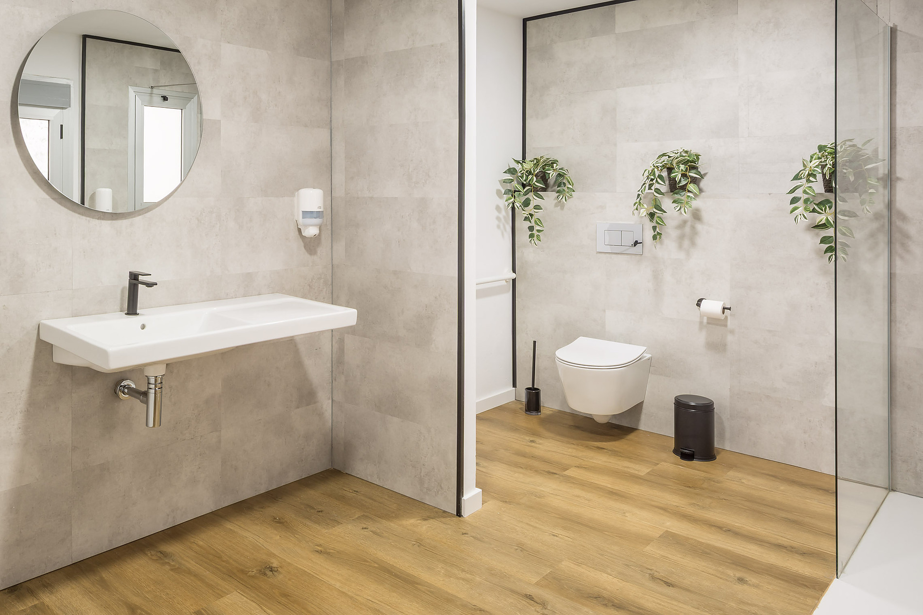Modern hotel bathroom with sink, toilet, and shower stall. Macflats: Ciudad de las ciencias