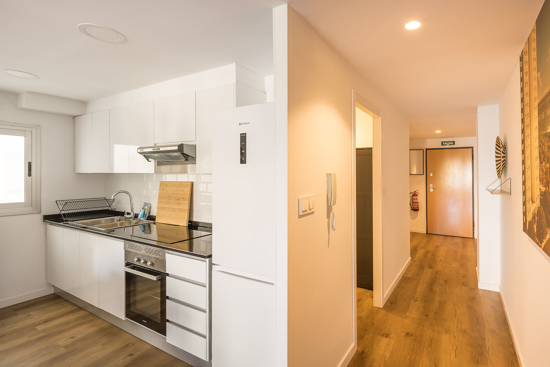 Modern hotel apartment withMacflats: Ciudad de las ciencias kitchen, hallway, and entrance.