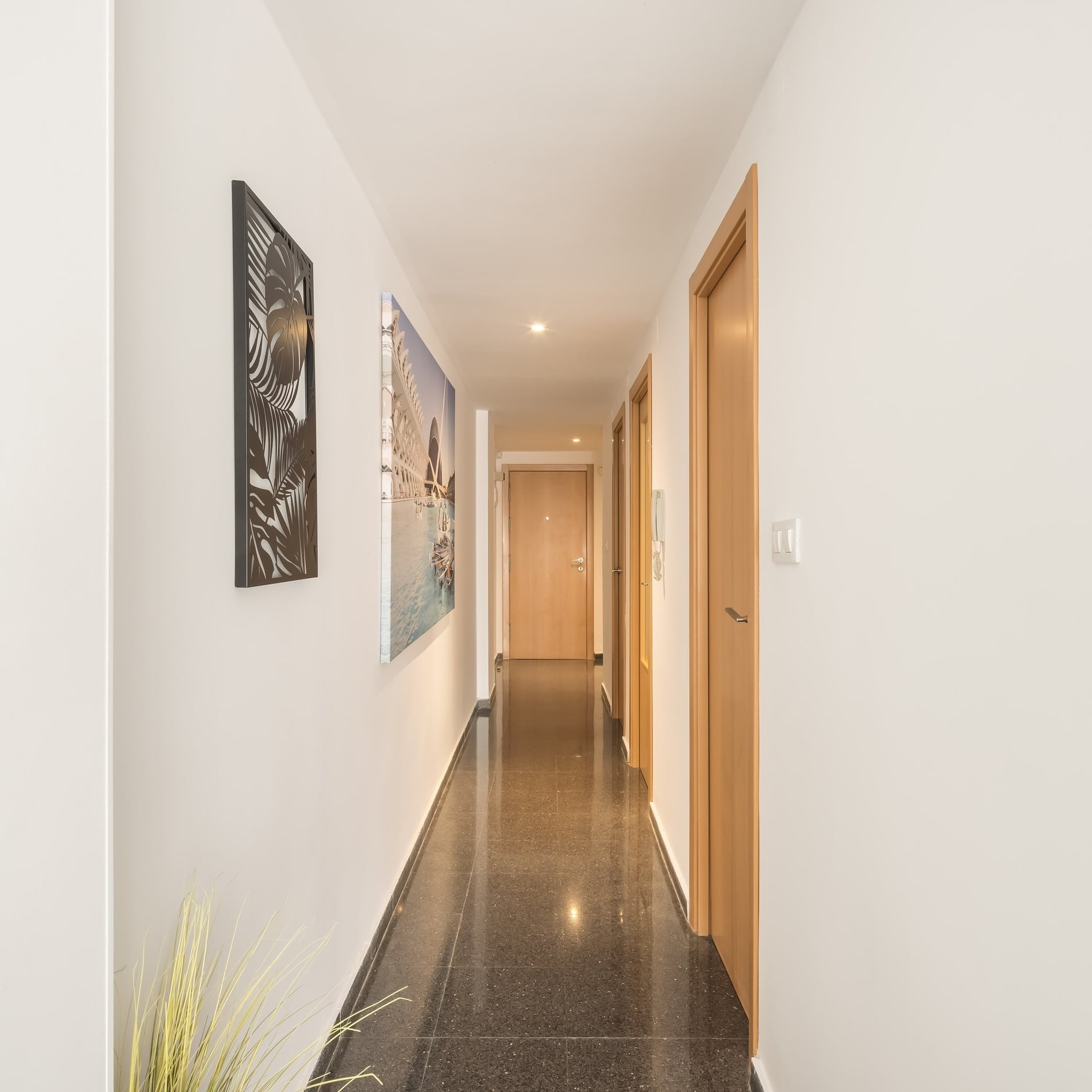 Modern hallway with artwork and doors. Macflats Ciudad de las Ciencias | Macflats Valencia | Official Website.