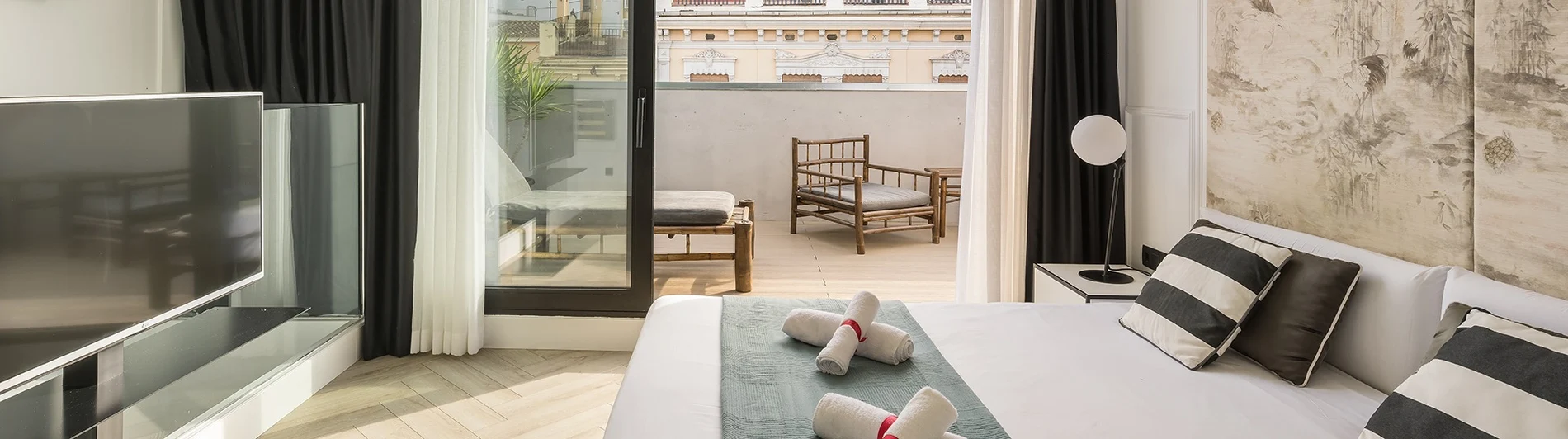 Luxury suite with terrace and views. Macflats Macsuites Central Market | Macflats Valencia | Official website.