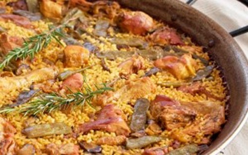 Paella de pollo con verduras en Macflats: Corporativa, plato español.
